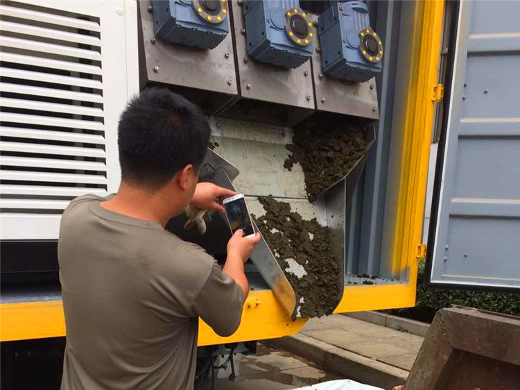 化粪池污泥清理全方案——移动式污泥脱水车“一站式”解决方案