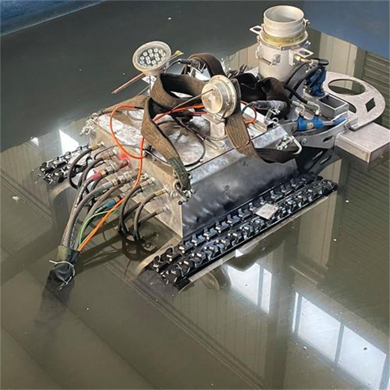 污泥清淤机器人，把暗渠里的黑泥一卷而空！